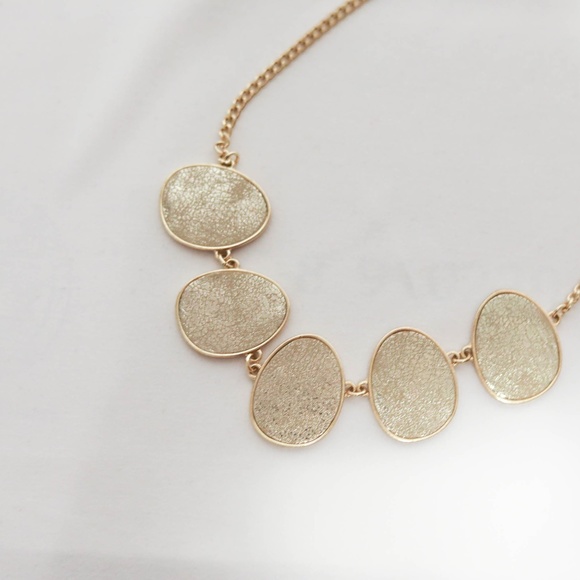 Statement Necklace & Earrings Set - Picture 4 of 7